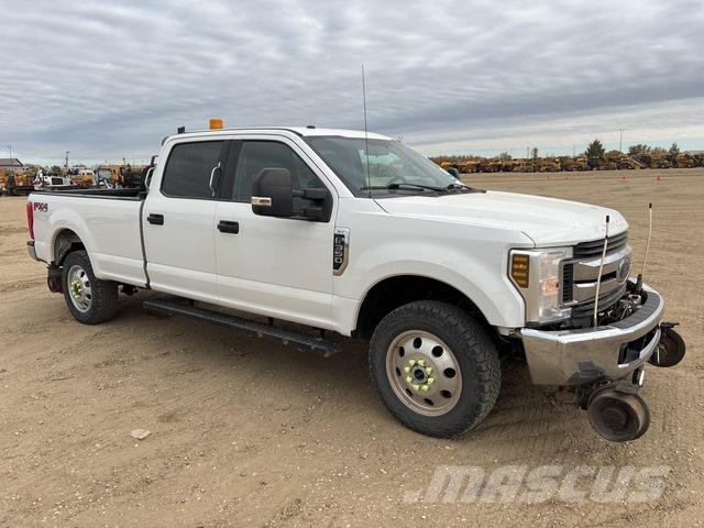 Ford F-350 Utilitaire benne
