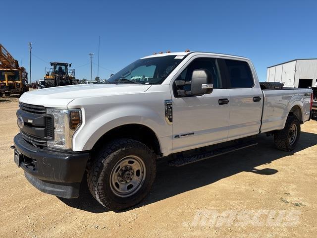 Ford F-350 Utilitaire benne