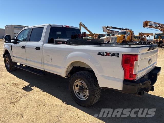 Ford F-350 Utilitaire benne