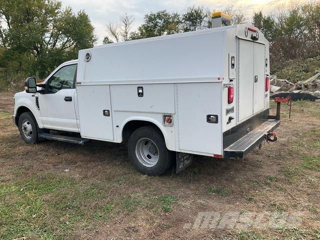 Ford F-350 Utilitaire benne