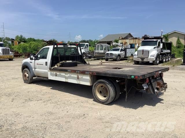 Ford F-550 Camion plateau