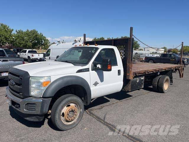 Ford F-550 Camion plateau