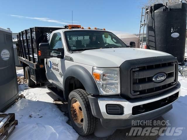 Ford F-550 Camion plateau