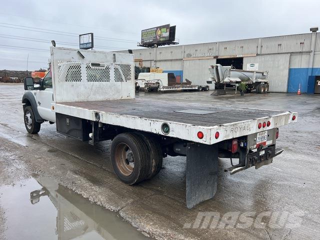 Ford F-550 Camion plateau
