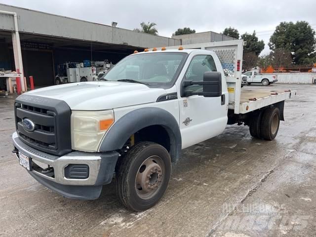Ford F-550 Camion plateau