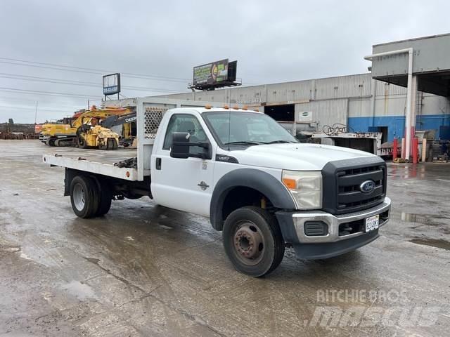 Ford F-550 Camion plateau