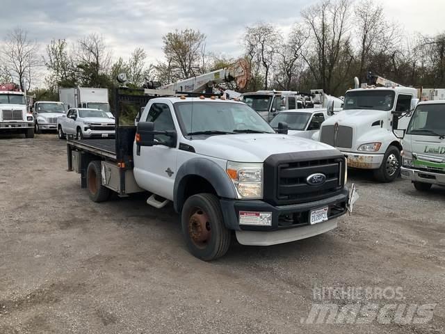 Ford F-550 Camion plateau