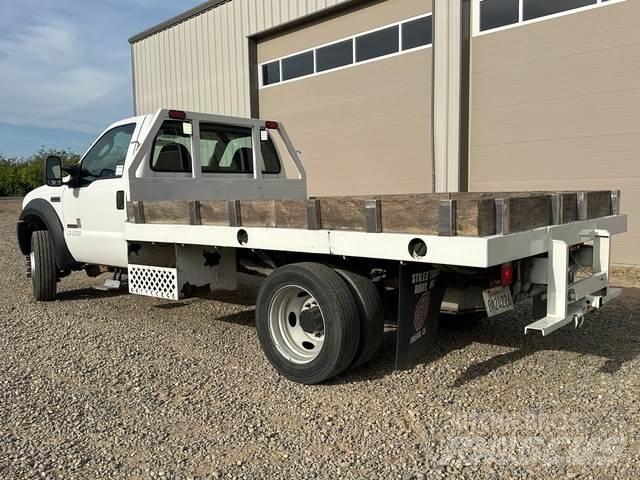 Ford F-550 Camion plateau
