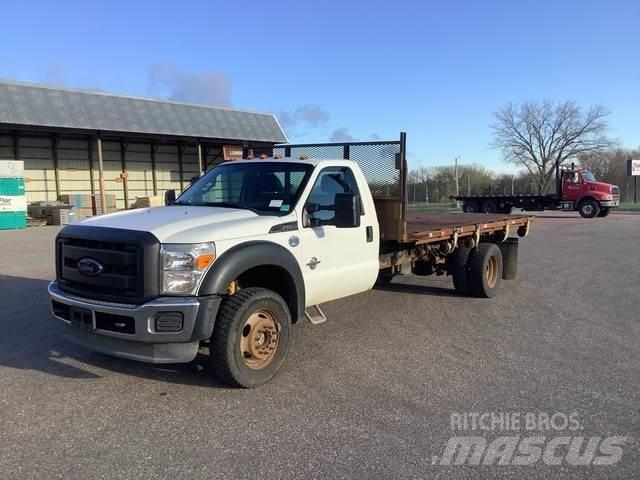 Ford F-550 Camion plateau