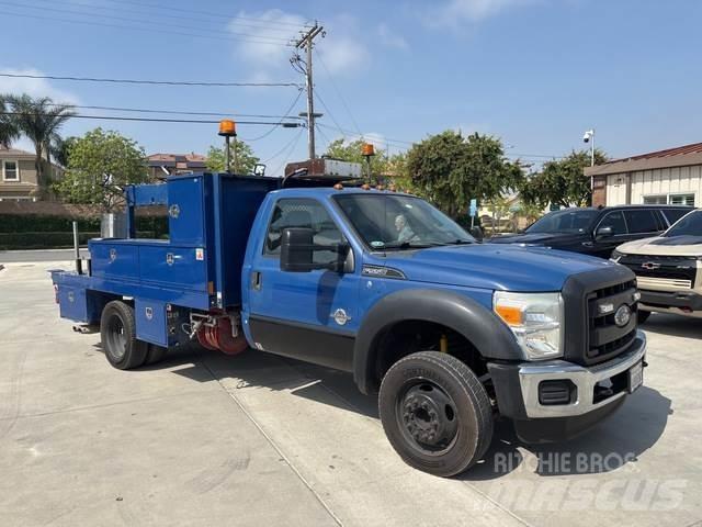 Ford F-550 Utilitaire benne