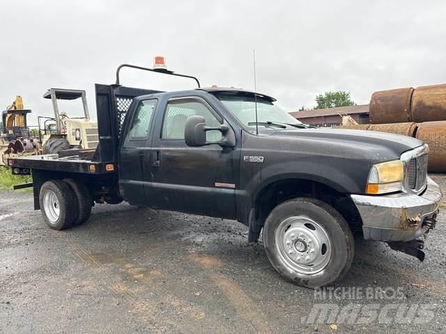 Ford F-550 Camion plateau