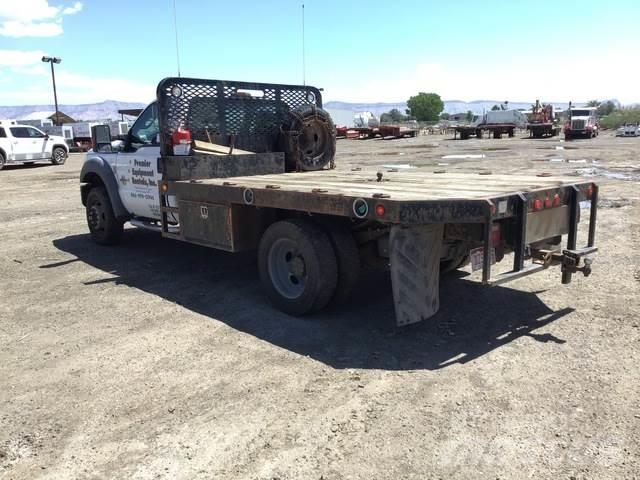 Ford F-550 Camion plateau