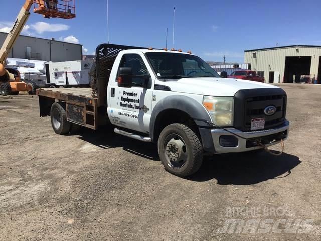 Ford F-550 Camion plateau