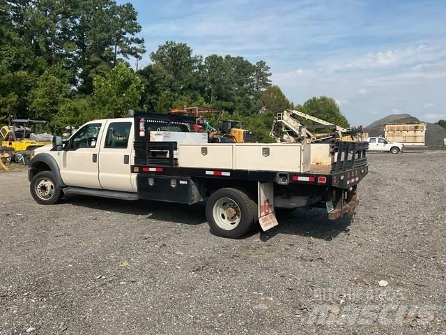 Ford F-550 Camion plateau