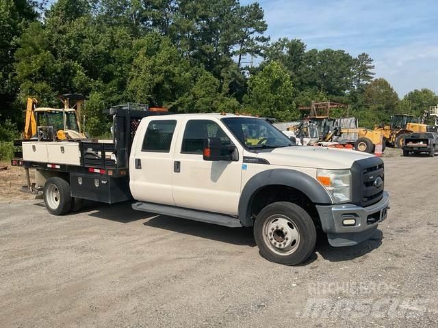 Ford F-550 Camion plateau