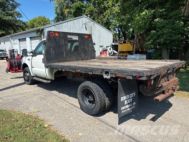 Ford F-550 Camion plateau