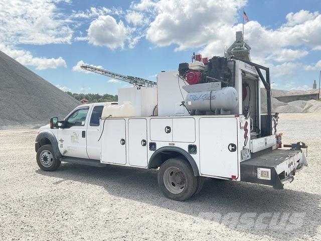 Ford F-550 Motrici cisterna