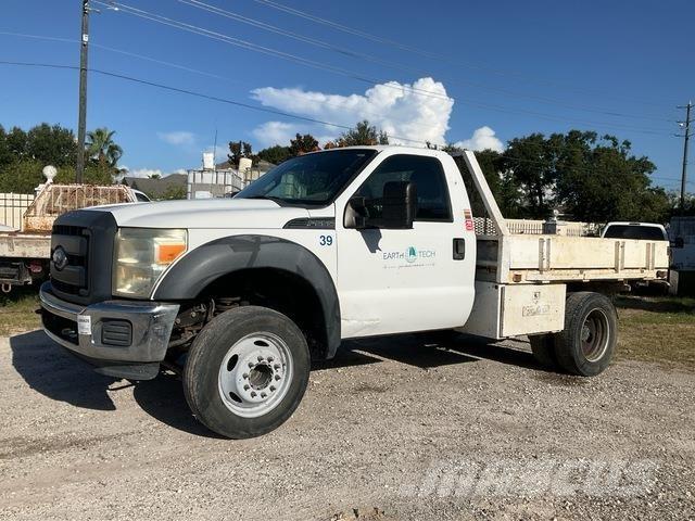 Ford F-550 Camion plateau