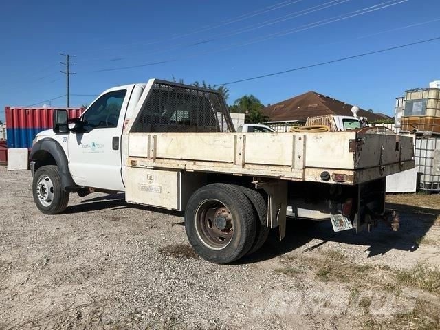 Ford F-550 Camion plateau