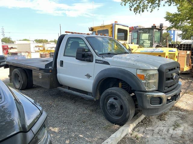 Ford F-550 Camion plateau