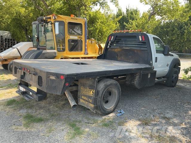 Ford F-550 Camion plateau