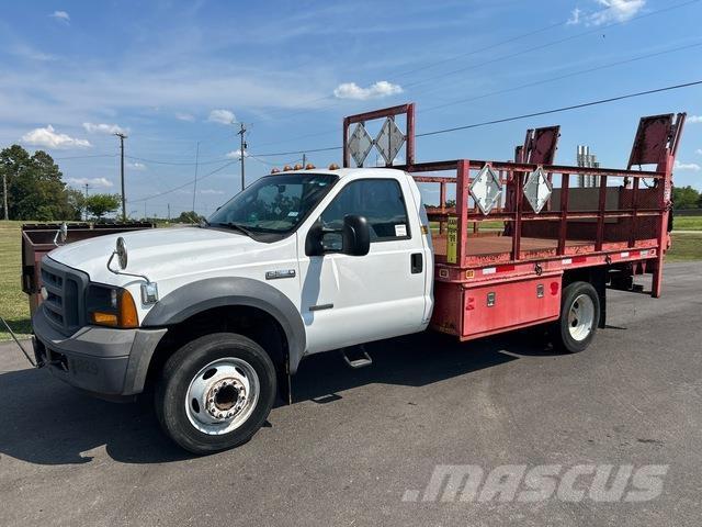 Ford F-550 Camion plateau