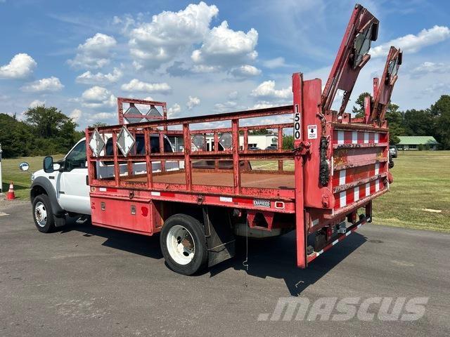 Ford F-550 Camion plateau
