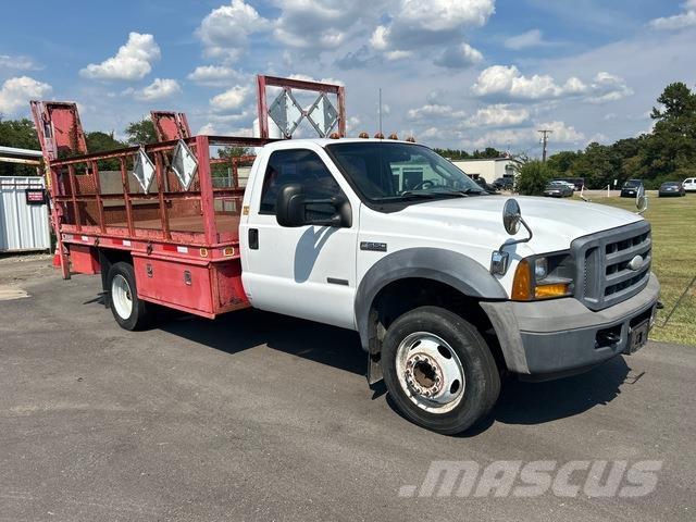 Ford F-550 Camion plateau