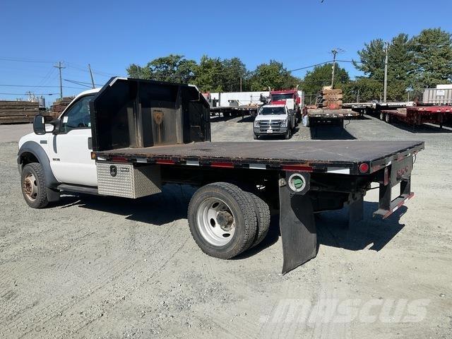 Ford F-550 Camion plateau