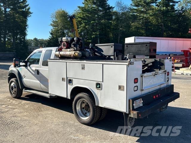 Ford F-550 Utilitaire benne