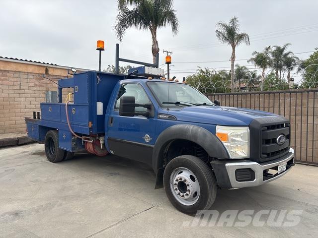 Ford F-550 Utilitaire benne