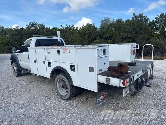Ford F-550 Utilitaire benne