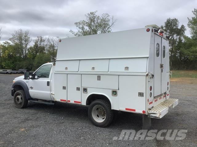 Ford F-550 Utilitaire benne