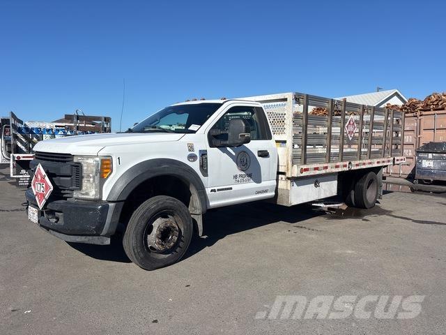 Ford F-550 Camion plateau