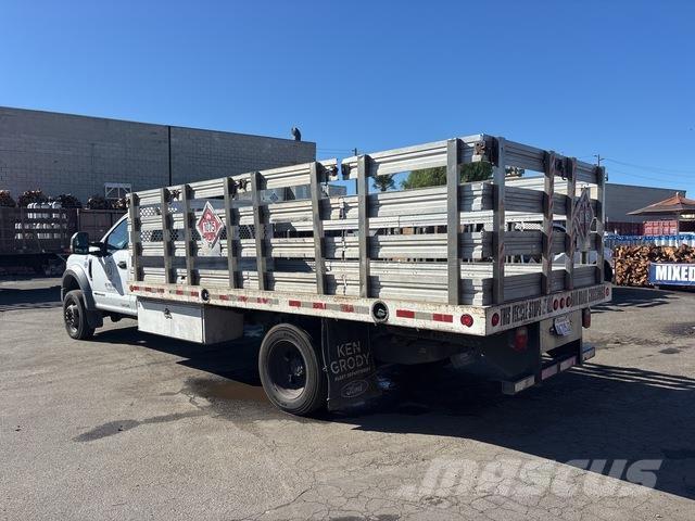 Ford F-550 Camion plateau