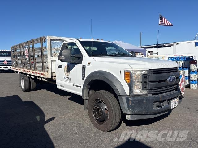 Ford F-550 Camion plateau