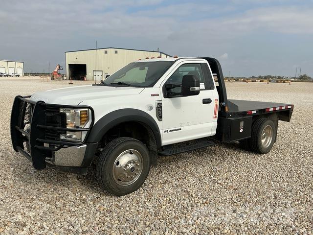 Ford F-550 Camion plateau