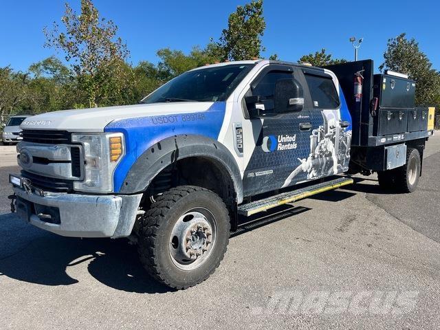 Ford F-550 Camion plateau