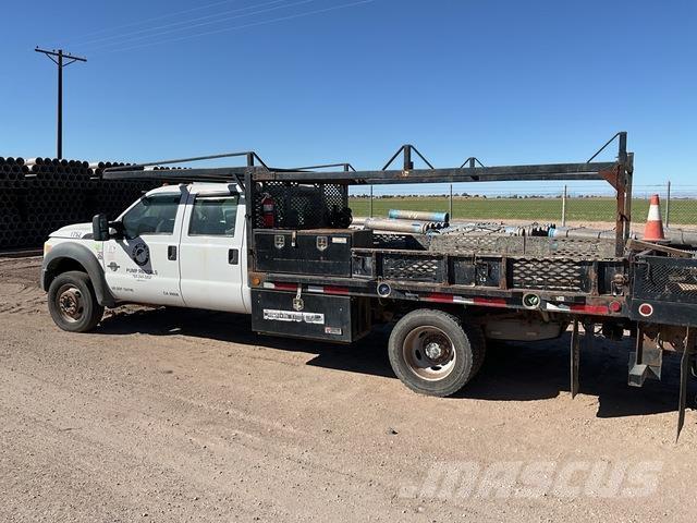 Ford F-550 Camion plateau