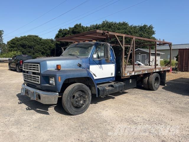 Ford F-700 Camion plateau