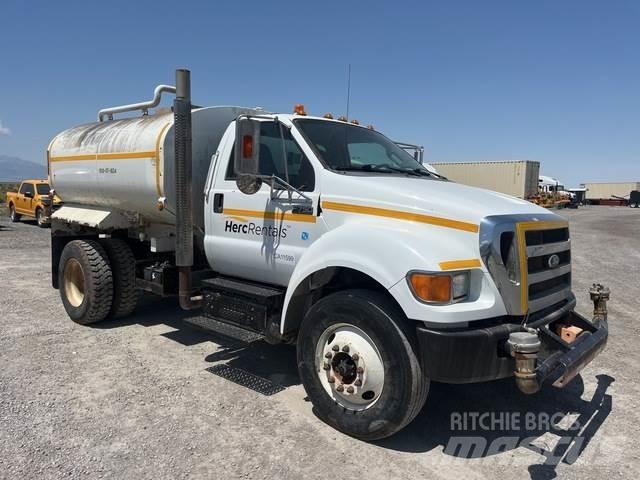 Ford F-750 Camion citerne à eau