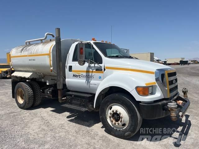 Ford F-750 Camion citerne à eau