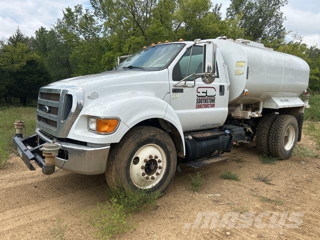 Ford F-750 Camion citerne à eau