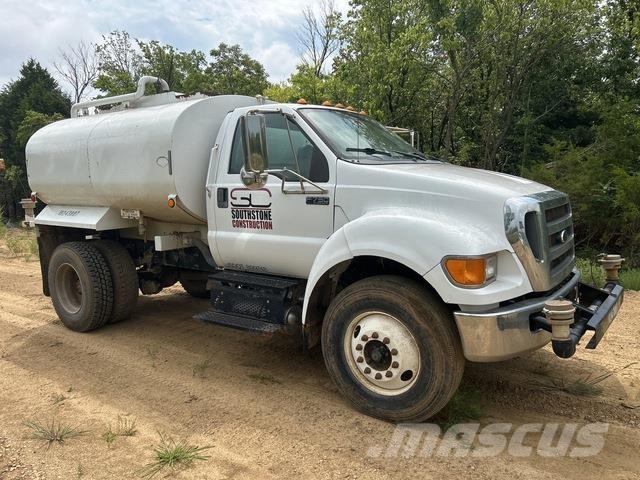 Ford F-750 Camion citerne à eau