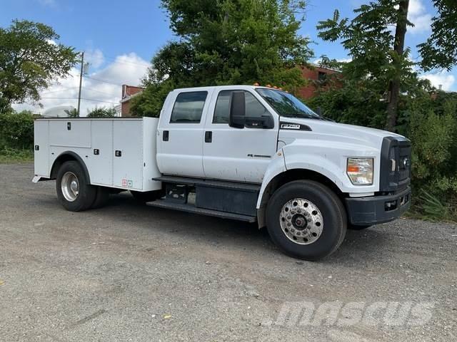 Ford F-750 Utilitaire benne