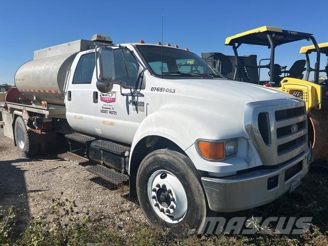 Ford F-750 Motrici cisterna