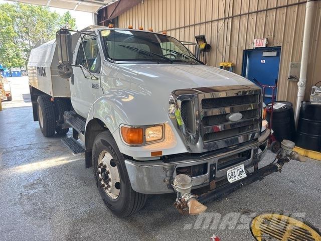 Ford F-750 Camion citerne à eau