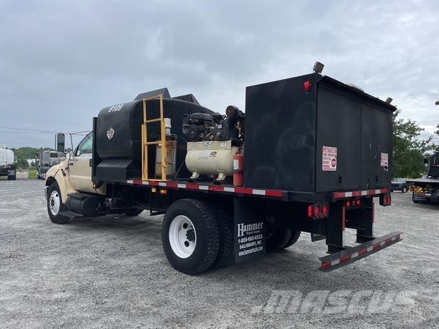 Ford F-750 Motrici cisterna