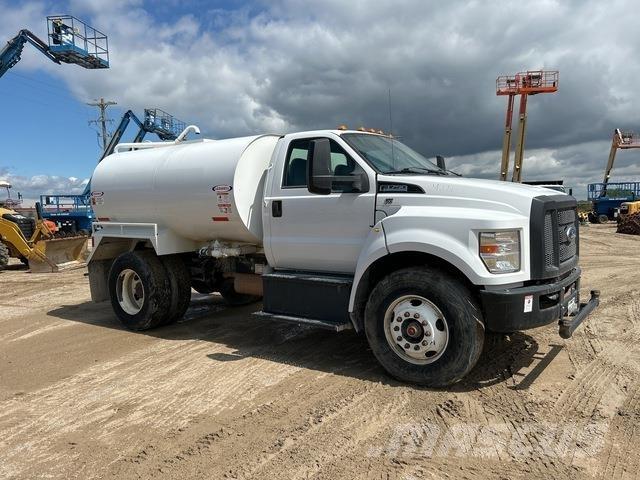 Ford F-750 Camion citerne à eau