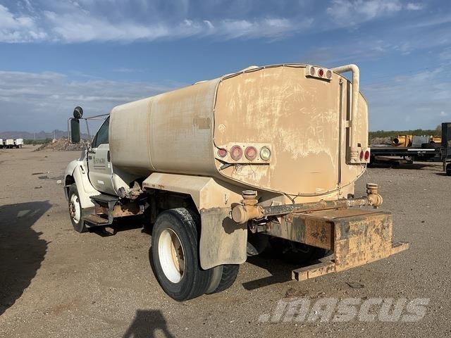 Ford F-750 Camion citerne à eau